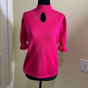 80 Park. Light weight hot pink short sleeve knit sweater w/silver rhinestones. L